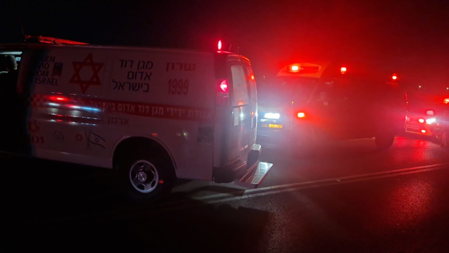 אמבולנסים בזירת התהפכות הטרקטורון