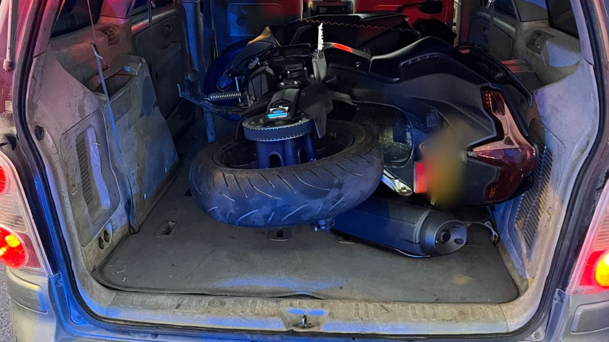 האופנוע הוסלק בתוך תא מטען