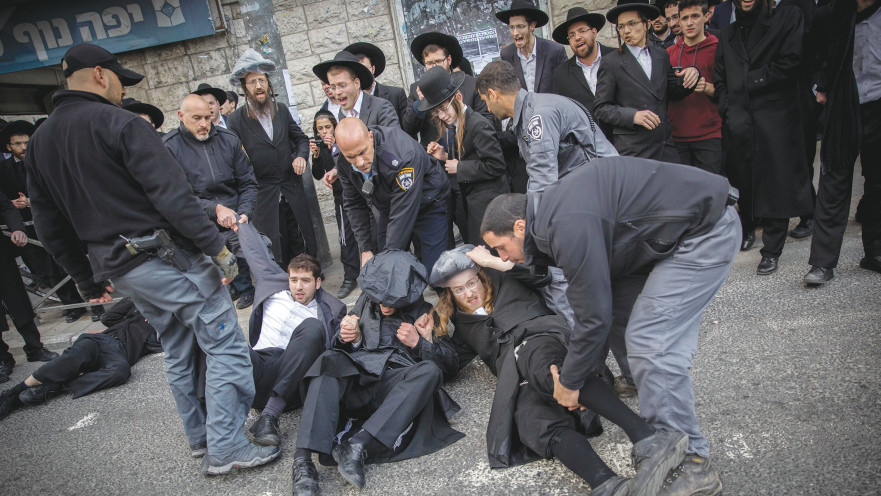 חרדים מפגינים נגד גיוס 