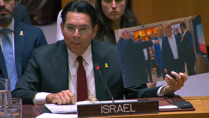 שגריר ישראל באו"ם דני דנון מציג תמונה של בכירי חמאס