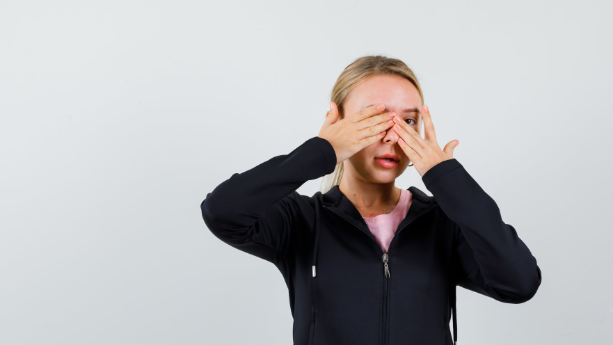 רואים מטושטש בעין אחת? כך תזהו אם זו אזהרה רפואית – או פשוט הזמן לניתוח לייזר בעיניים