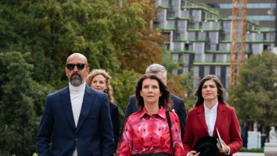 "חולצת האבטיח" של חברת הפרלמנט ההולנדית אסתר אווהנד