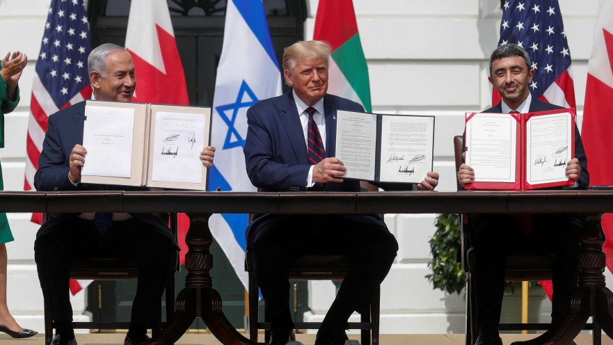 עבדאללה בן זאיד, דונלד טראמפ ובנימין נתניהו חותמים על הסכמי אברהם