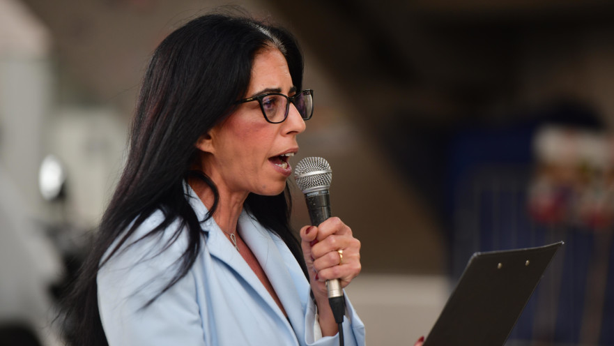 עינב צנגאוקר בהצהרת משפחות החטופים בשער בגין