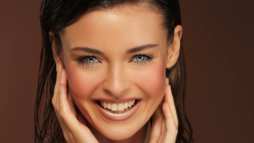 תמוז של עדינות ורכות, איפור ירין שחף