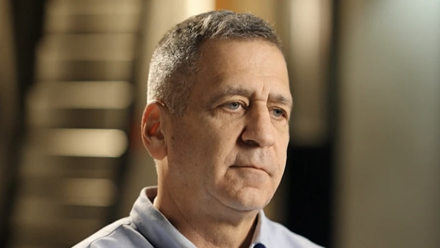 אביב כוכבי מתראיין אצל עמרי אסנהיים בתוכנית "מה קרה לצה"ל?"