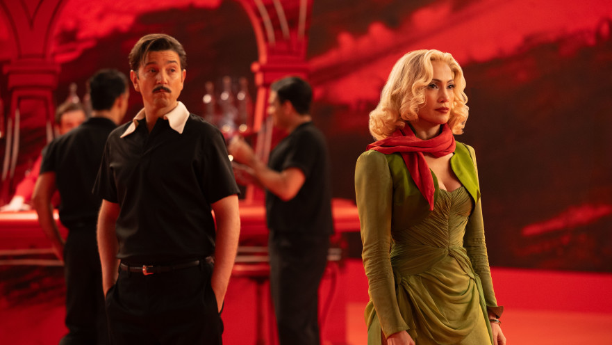 Diego_Luna_and_Jennifer_Lopez_in_KOTSW