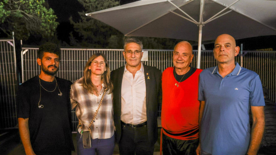 מימין: קובי אהל, לואיס הר, משה קונינסקי, עידית אהל, דניאל וייס