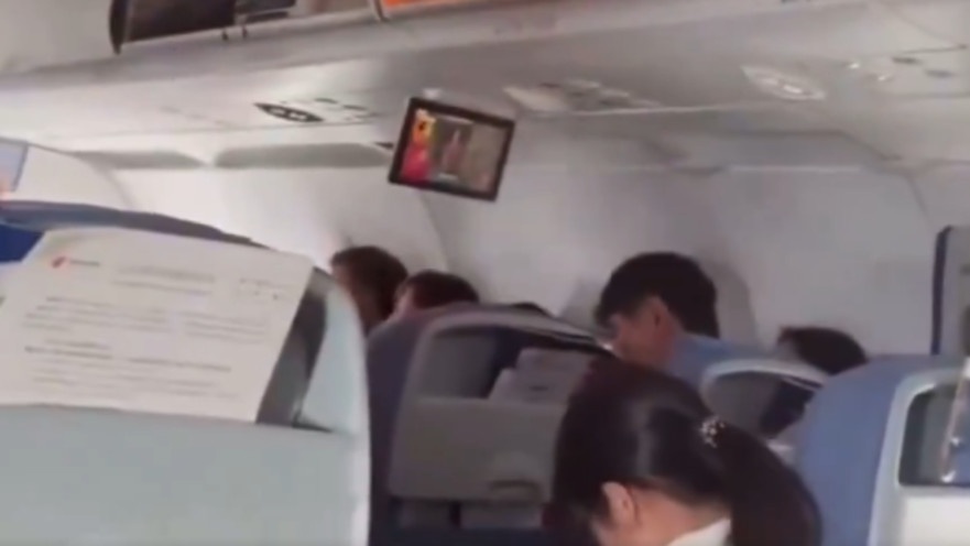 שריפה במטוס נוסעים של אייר צ'יינה