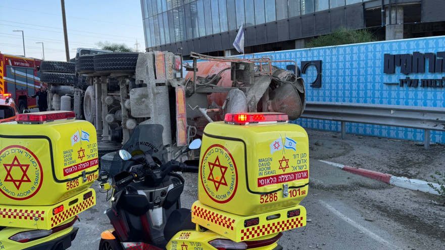 משאית התהפכה בראשון לציון 