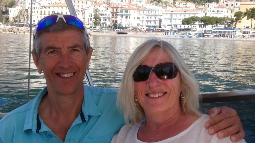 דייב, לפני התאונה לצד אשתו