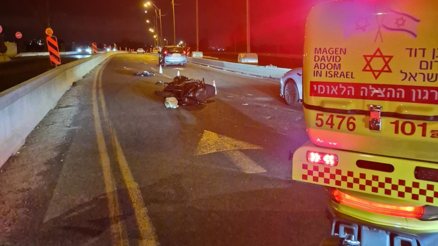 תאונה בכביש 40 בסמוך לצומת הטייסים: רוכב אופנוע נפצע באורח קשה