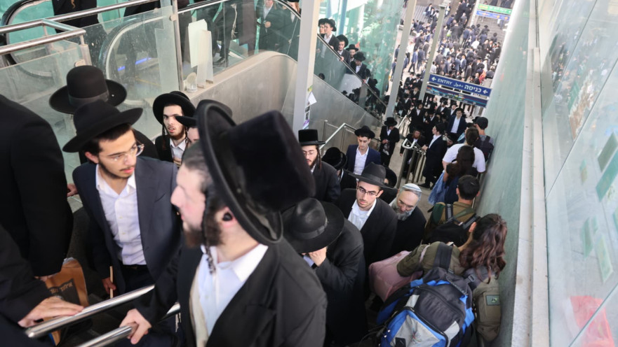 חרדים ברכבת יצחק נבון בירושלים