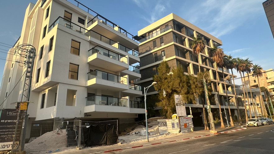 משקיעים נוהרים. בניין חדש בבת גלים 
