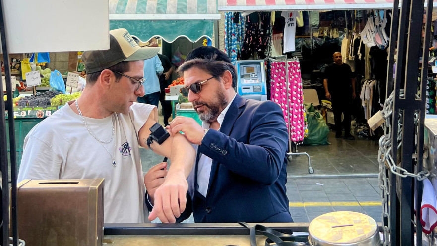 רב הסלבס מורדכי חסידים ומשה אשכנזי