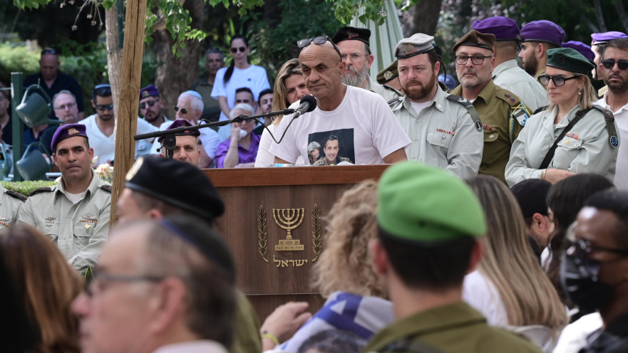 אילן, אביו של אסף חממי ז"ל, בטקס קבורתו