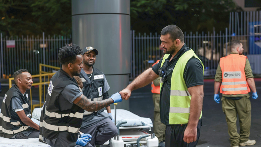 ג'ני ירושלמי, עובד במחלקת השינוע  וארצ׳י וולפמן