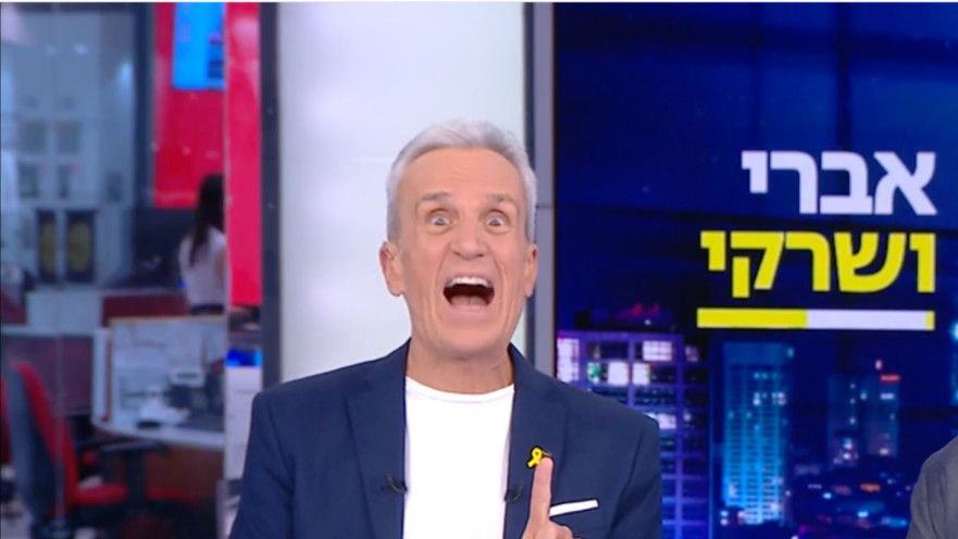 אברי גלעד מגיש בערוץ 12