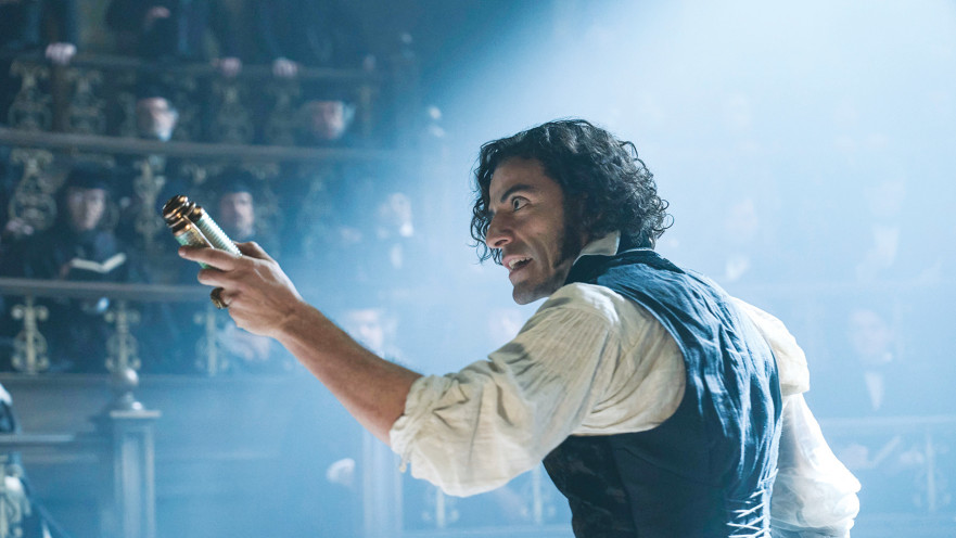 אוסקר אייזק בסרט "פרנקנשטיין"