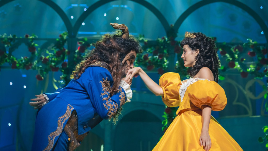 מתוך המחזמר היפה והחיה