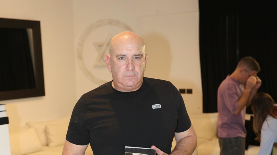 ניר דבורי בהשקת ספרו