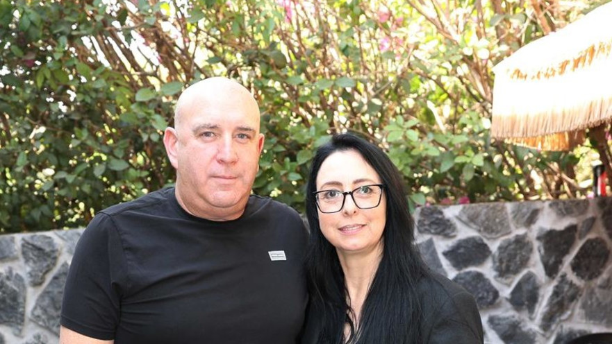 ניר דבורי ואשתו שגית