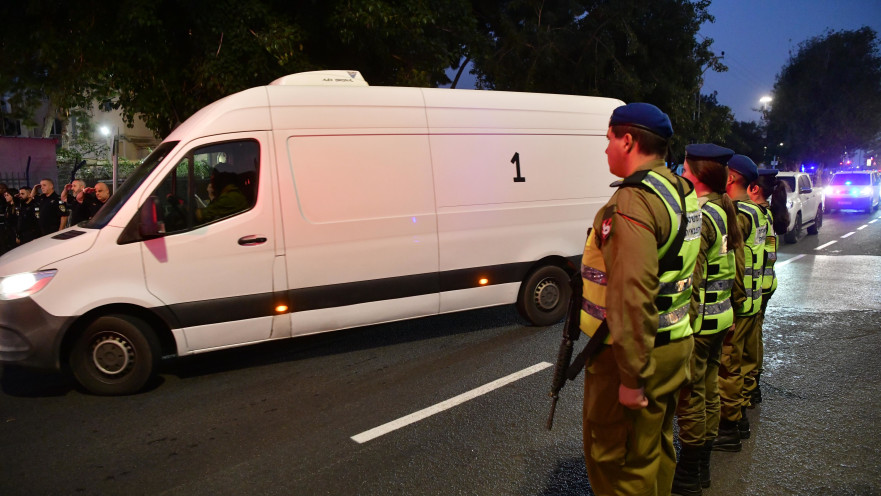 ארונו של החלל החטוף מגיע למכון לרפואה משפטית