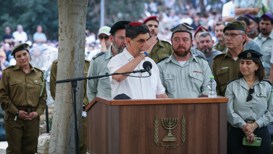 שמחה גולדין מצדיע לבנו הדר בהלוויה