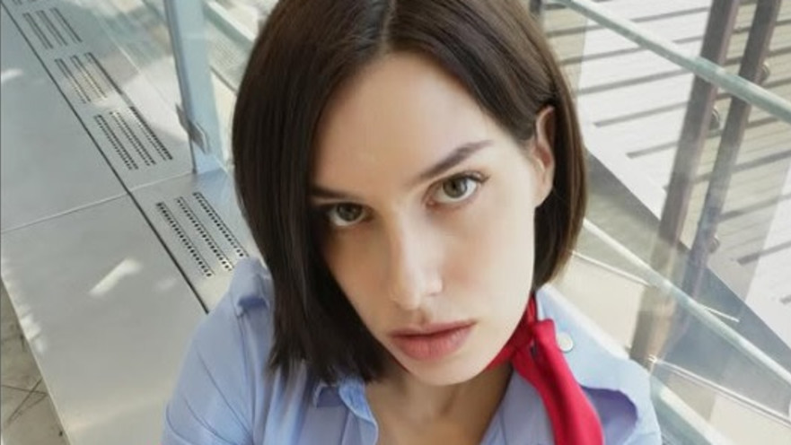 נואל, דיילת אוויר