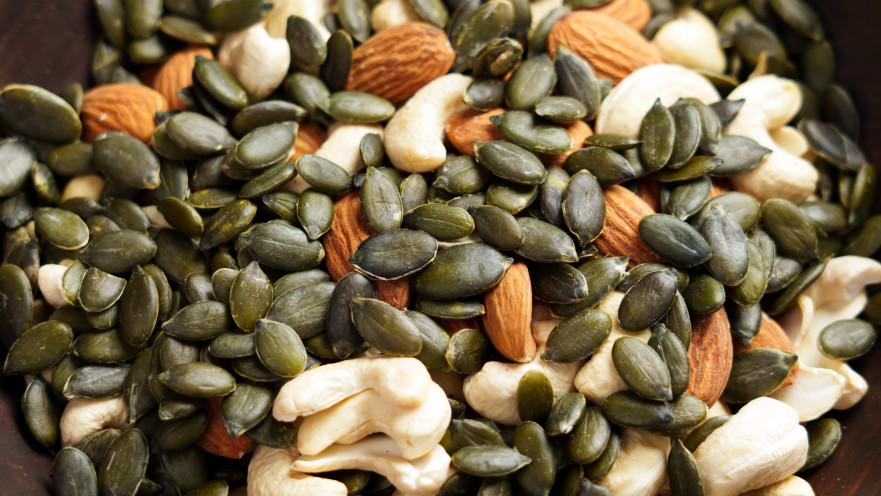 גרעיני דלעת, שקדים (וקשיו)