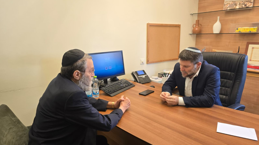 בצלאל סמוטריץ' ומשה גפני נפגשים להמשך דיון על רפורמת החלב 