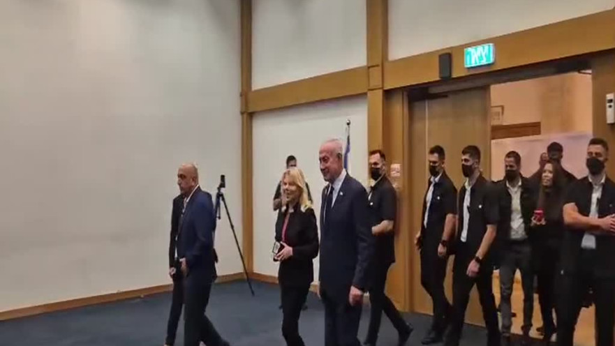 בנימין ושרה נתניהו מצביעים בבחירות למרכז הליכוד