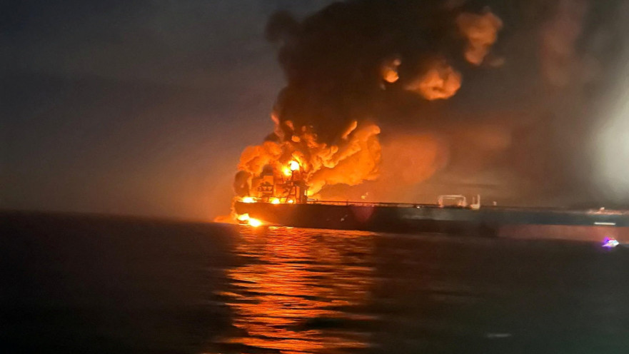 ספינה רוסית עולה באש בים השחור