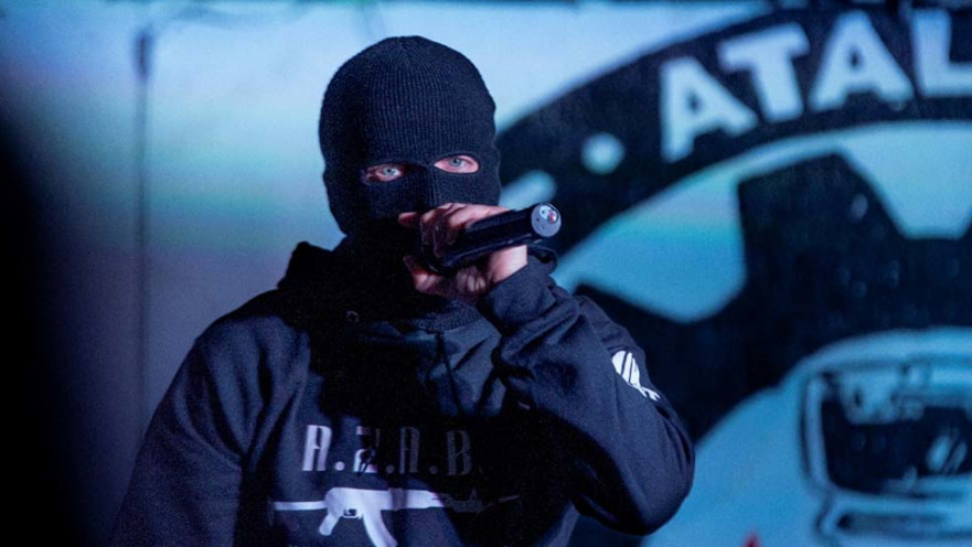 האמן הפרו-פלסטיני Mikrat