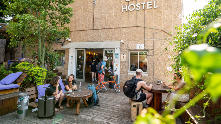 אברהם הוסטלס