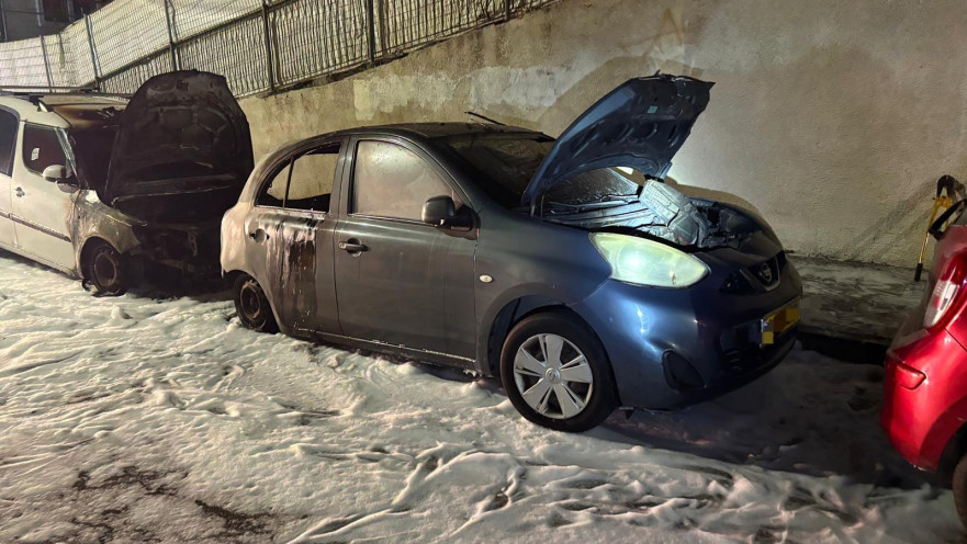 מכוניות שהוצתו בשכונת הדר בחיפה