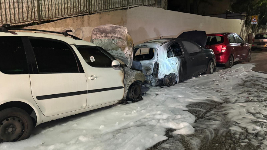 מכוניות שהוצתו בשכונת הדר בחיפה
