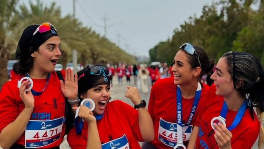 נשים איראניות רצות מרתון ללא חיג'אב