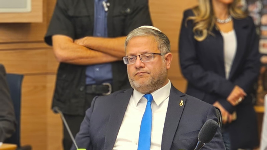 איתמר בן גביר עם סיכת חבל התלייה