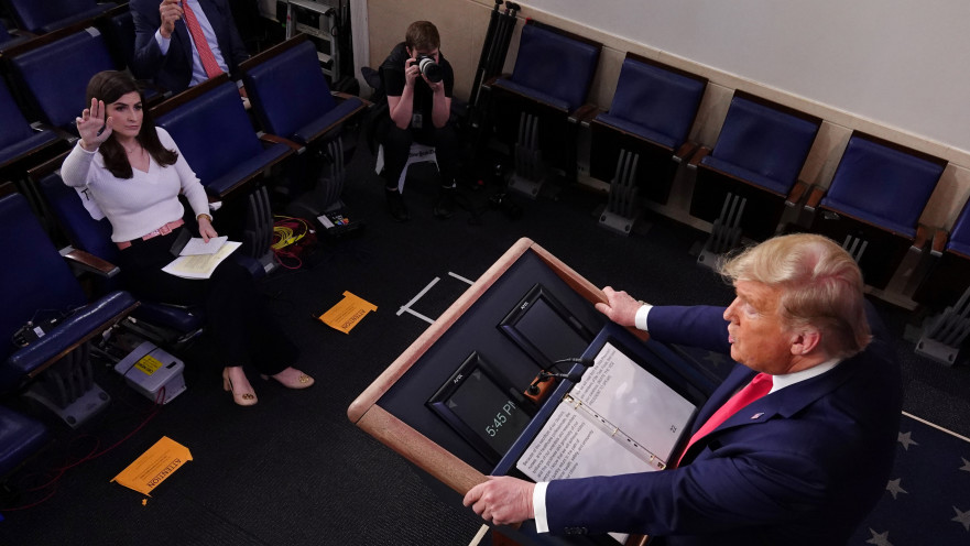 דונלד טראמפ והעיתונאית קייטלין קולינס