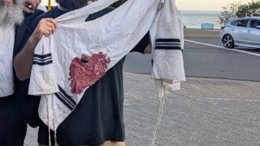 ציצית מוכתמת בדם באוסטרליה