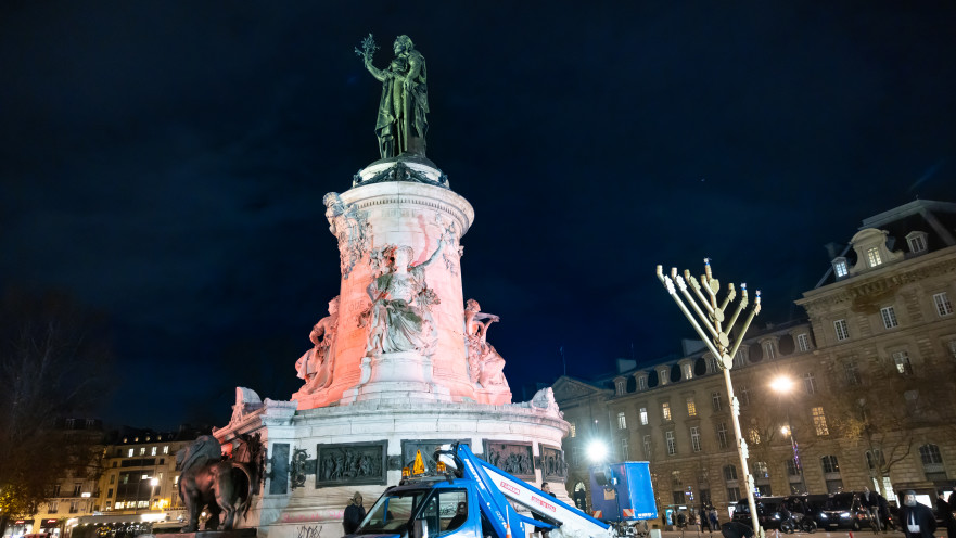 הדלקת נרות של חב"ד בפריז