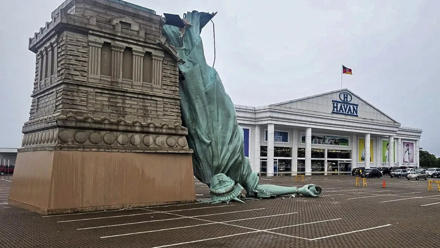 העתק של פסל החירות בברזיל