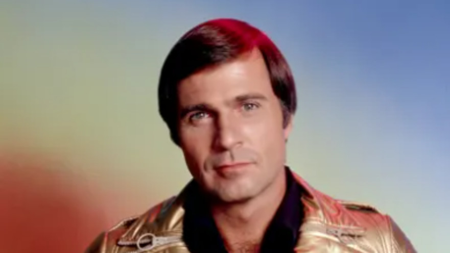 השחקן ג׳יל ג׳רארד כ"באק רוגרס"