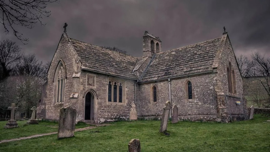 הכנסייה הנטושה בכפר הרפאים טיינהאם