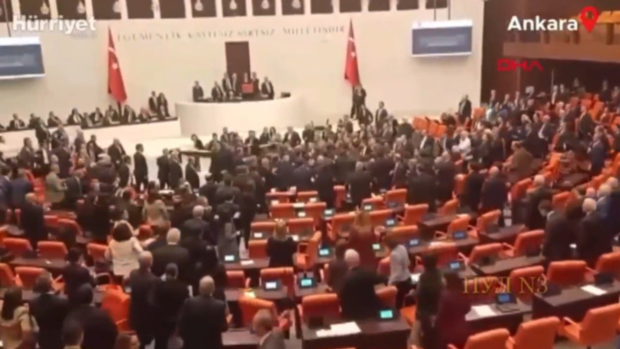 קטטה בפרלמנט הטורקי