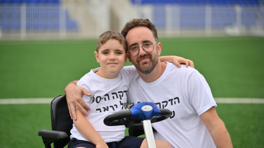 יואב בן ה-9 שחולה בדושן עם אביו עומר