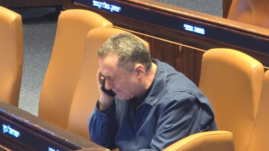 ישראל כ"ץ שכח את הטלפון במזנון הכנסת 