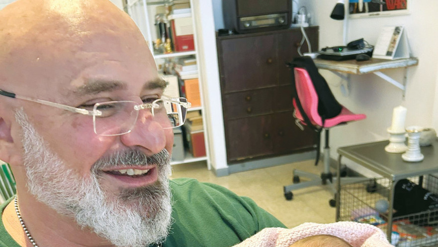 ניר קיפניס ונכדתו