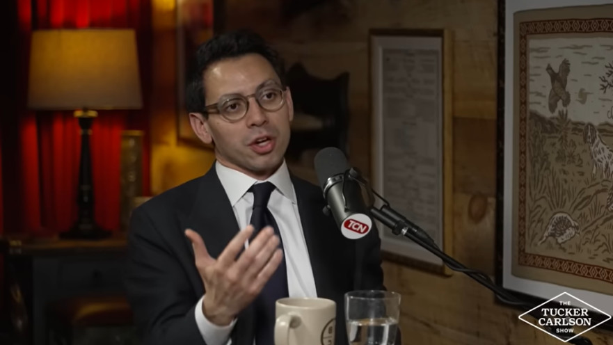 ג'יימס פישבק מתארח בפודקאסט של טאקר קרלסון